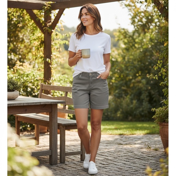 Wit & Wisdom Pants - Wit & Wisdom Gray High-Rise Bermuda Shorts